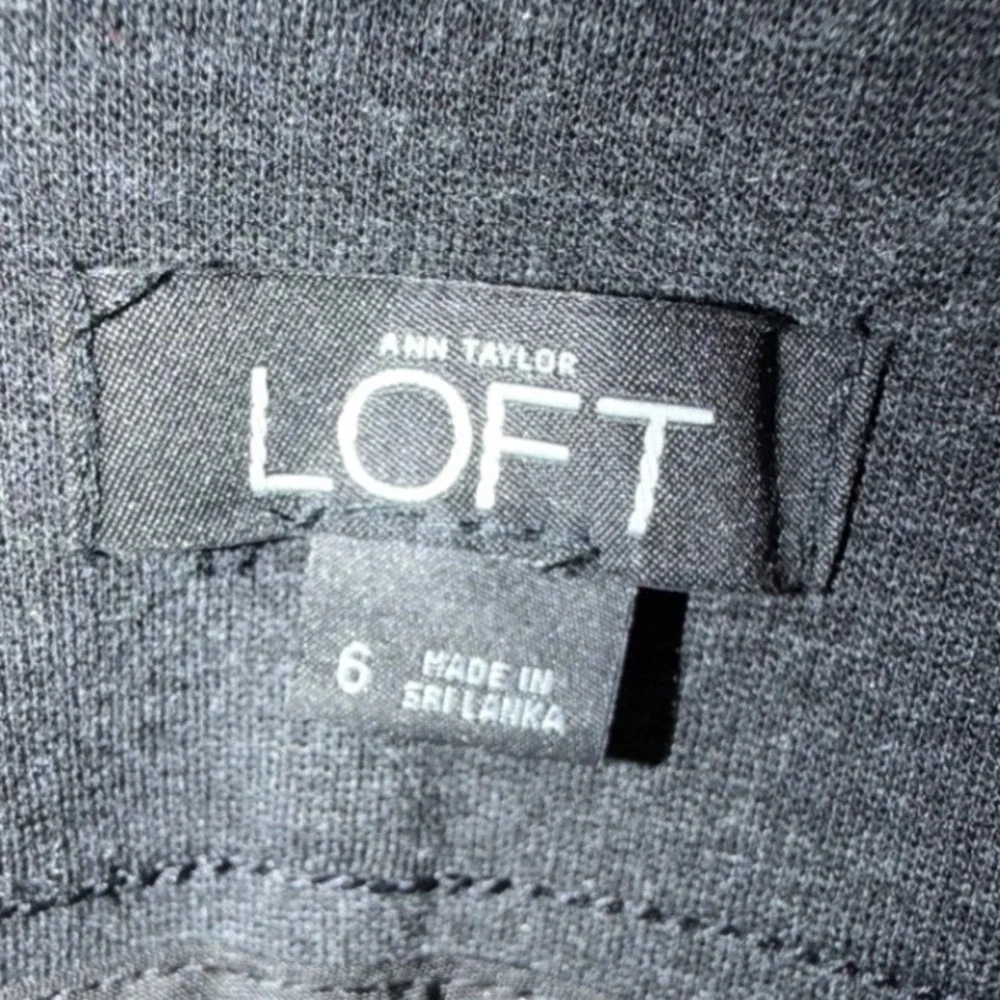 LOFT Charcoal Gray Slim Leg Pintuck Trousers Zipper‎ Pockets Size 6